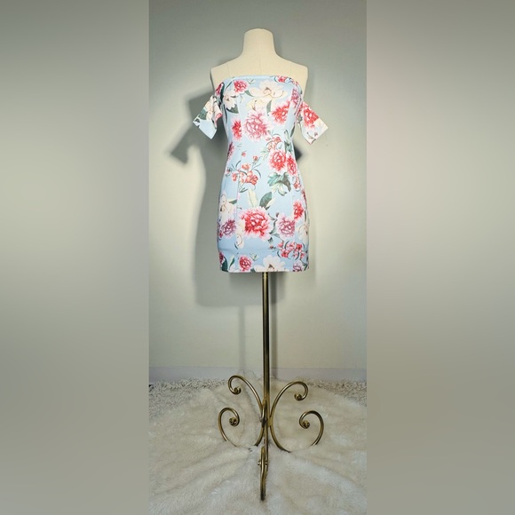 Off shoulder Sleeve Square Neck Cocktail Dress - Picture 2 of 5